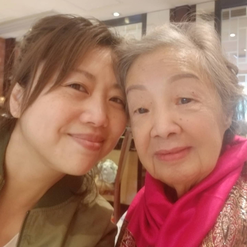 兩母女好似樣。