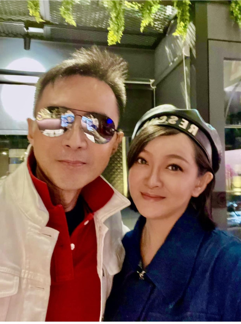 林利最近貼相留言說：「伴隨著慢日子...... 總會來的。 放下，接受。」