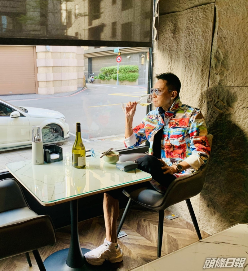 返回臺灣后，也有繼續(xù)貼老婆視角。