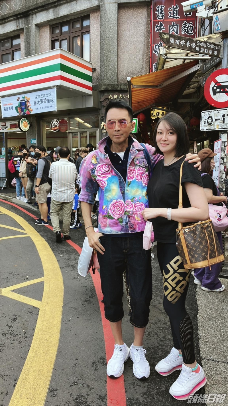 進入九份老街前，先打個卡。