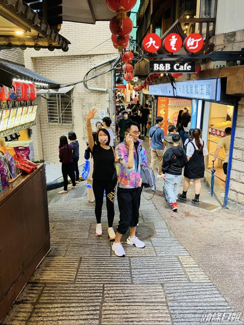 Erin望落好開心。