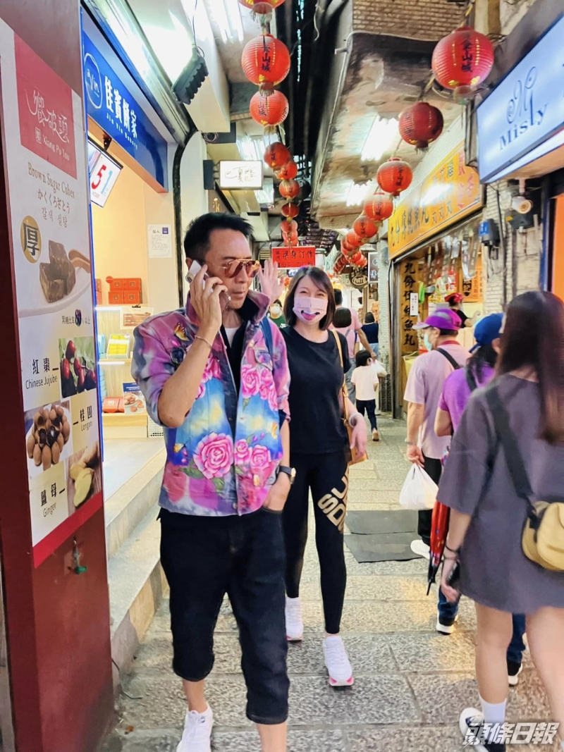 Erin望落好開心。