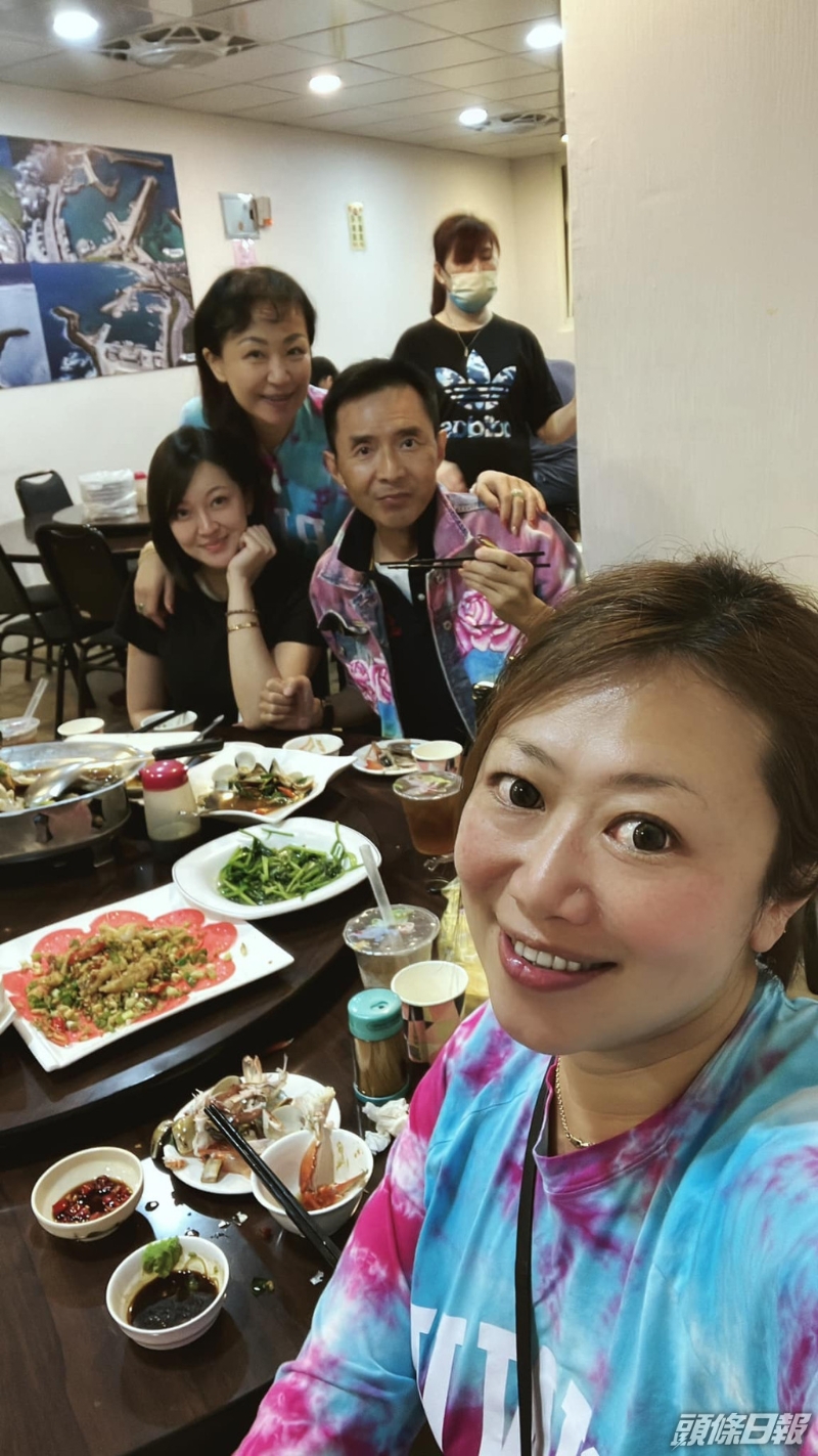 四人還去漁港食海鮮。