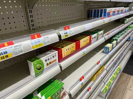 海關(guān)過關(guān)小錦囊，旅客限帶2罐奶粉離境帶止痛藥須持許可證