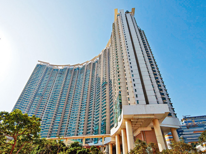 一名內(nèi)地專才斥資855萬，購入東涌東堤灣畔一個單位，須支付約256.5萬辣稅。