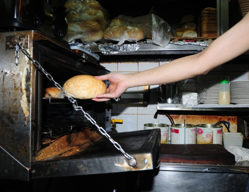 咖喱農(nóng)夫包即點(diǎn)即焗，香脆可口。