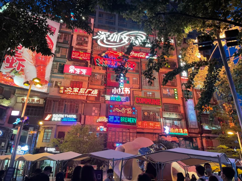 有各式各樣的餐廳、小食店、商店、商場等等。（圖片來源：小紅書@一只椰椰）