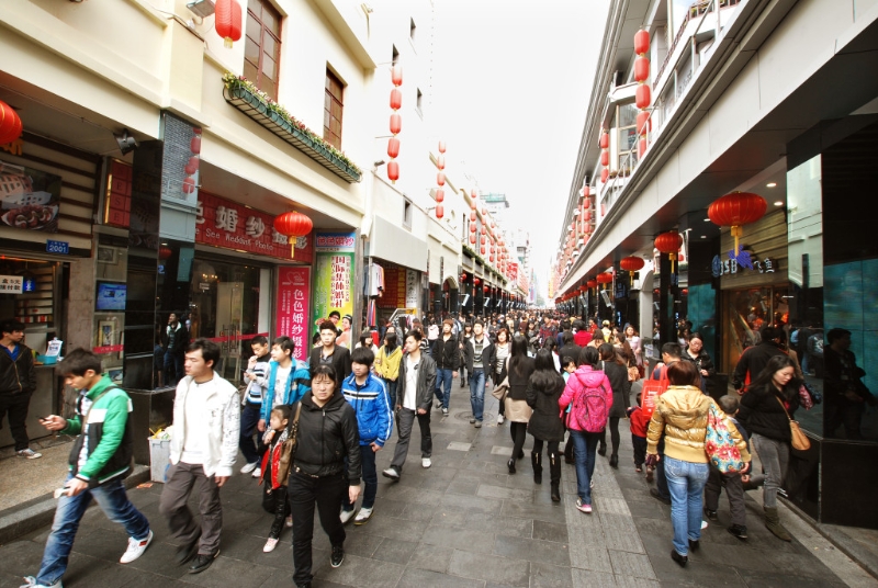 可以在步行街逛一整天！