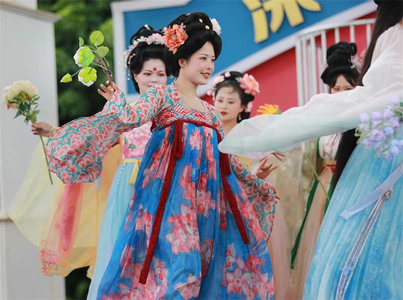 如歷史遺蹟、名勝風(fēng)光、世界奇觀等。