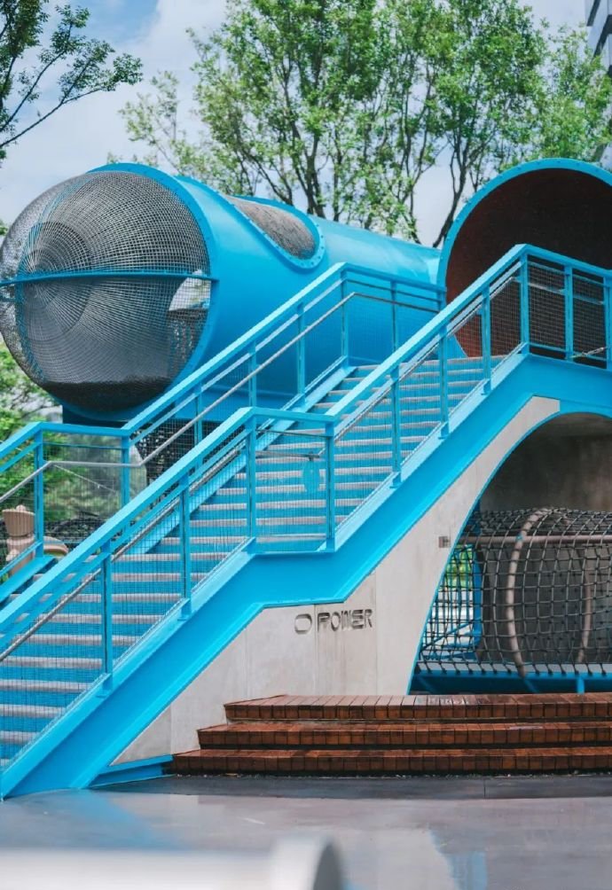 經(jīng)改造後成為結(jié)合休閒、娛樂、公園和商業(yè)的藝術(shù)空間。（圖片來源：微博@糖糖糖衣）