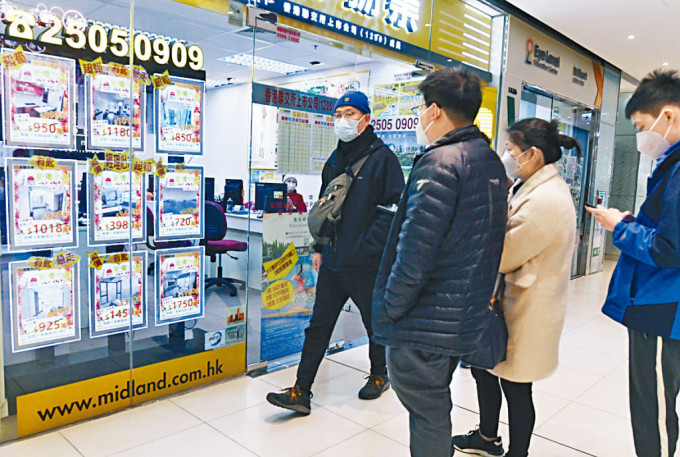 據(jù)稅務(wù)局最新公布，上月三大住宅辣稅交投共錄157宗，按月回升8.3%。