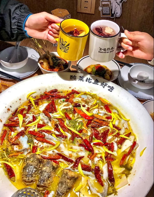 一大盤酸菜魚 圖源：小紅書@鈴木曦子