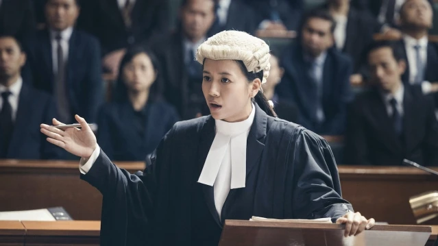 參觀昔日法庭感受氣氛?。▓D片來源：《毒舌大狀》）