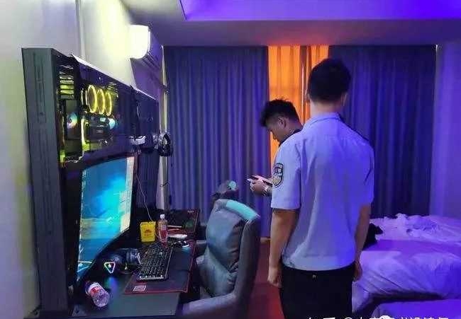 警員到電競(jìng)酒店調(diào)查。