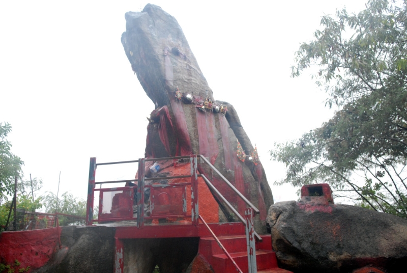  灣仔寶雲(yún)道姻緣石是求姻緣勝地。