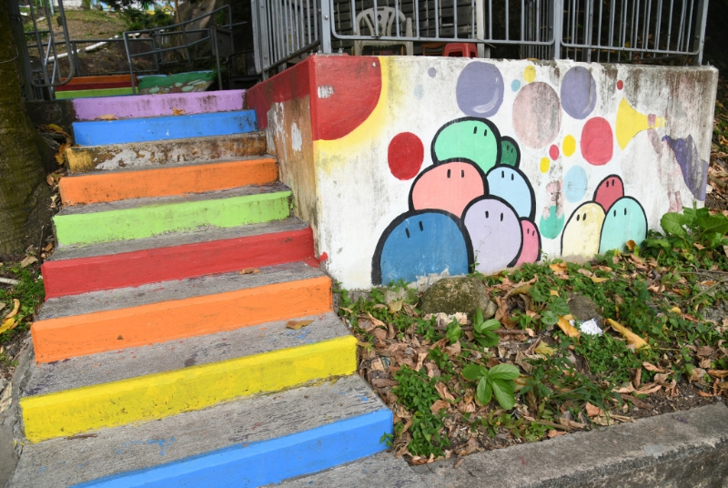 最特色的景點(diǎn)包括彩虹樓梯。