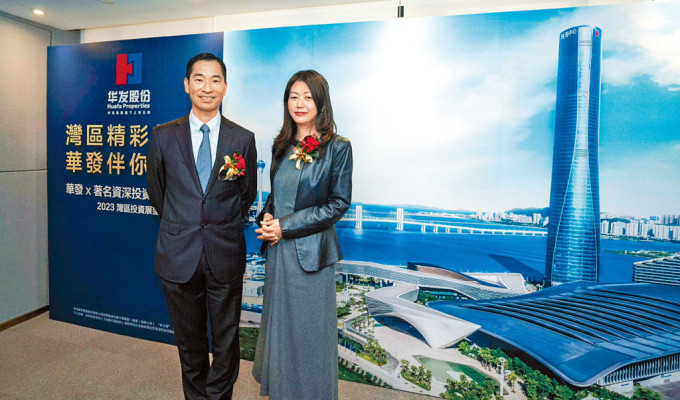 資深投資者林一鳴（左）指，今年樓價有望回升5%至10%，料仍需兩至三年時間才能收復(fù)樓市去年全年跌幅。