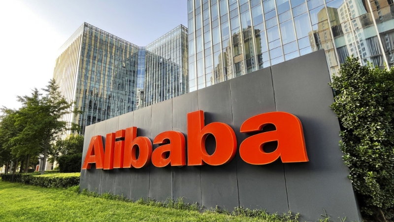 阿里巴巴將發(fā)布季績，綜合市場預(yù)料，經(jīng)調(diào)整盈利中位數(shù)為444.4億元人民幣，按年微跌0.4%。