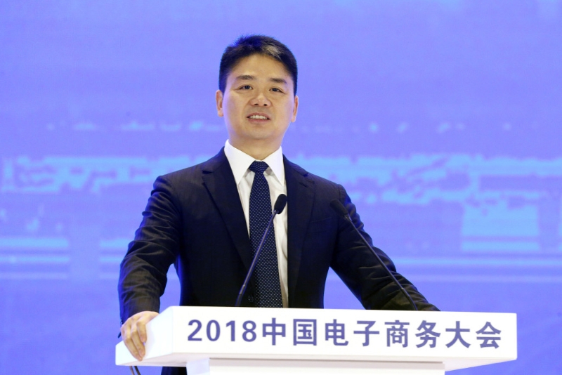 據(jù)指京東創(chuàng)辦人劉強(qiáng)東會(huì)重新主持大局，有分析認(rèn)為會(huì)觸發(fā)減價(jià)戰(zhàn)，導(dǎo)致兩敗俱傷局面。