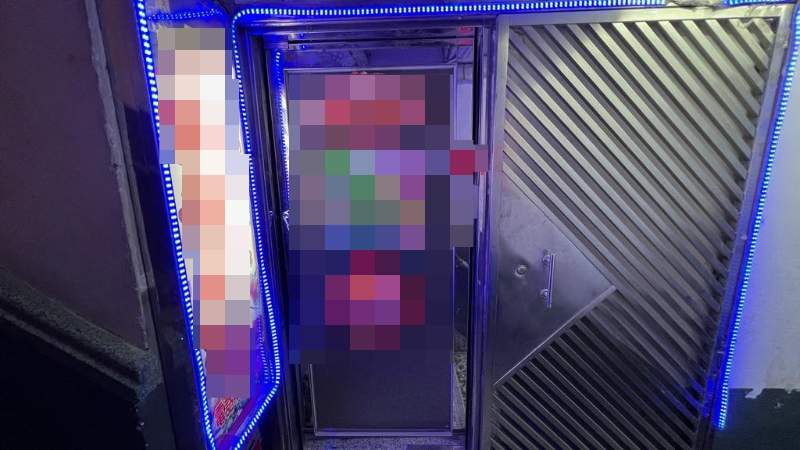 容容曾于太子一骨場工作。