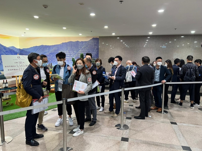 KOKO ROSSO揀樓場面。