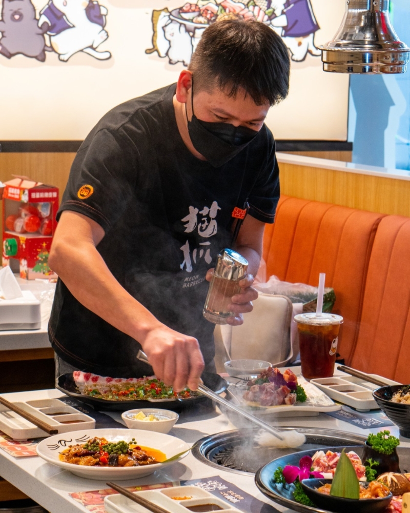 貓抓烤肉選用西班牙伊比利亞豬肉、澳洲及美國(guó)優(yōu)質(zhì)牛肉。