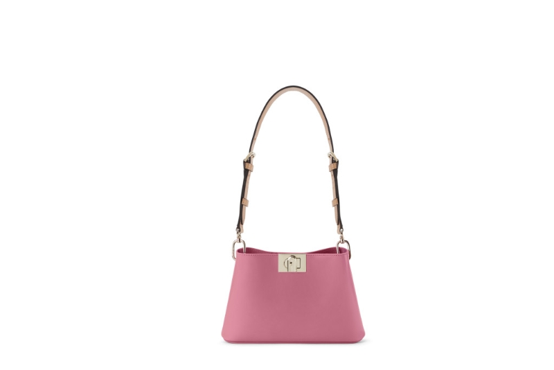 Fleur粉紅色牛皮拼Vacchetta皮革手袋/$3，990/Furla。 