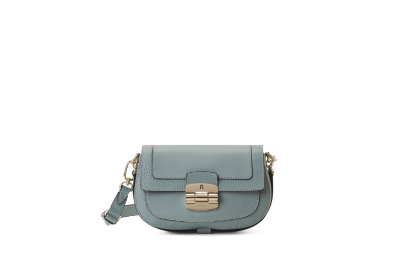 Club 2斜揹袋/$4，360/Furla。