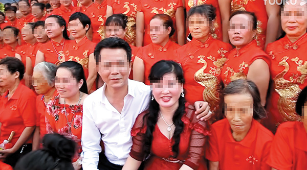 蔡母在海南老家鄉(xiāng)村舉辦「外嫁女回娘家」活動，而在錦山鎮(zhèn)也有物業(yè)。