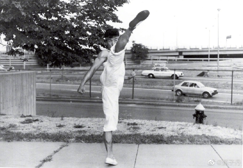 甄子丹為了學武回國，早前分享年輕時在北京、西安各地學武留下的照片。