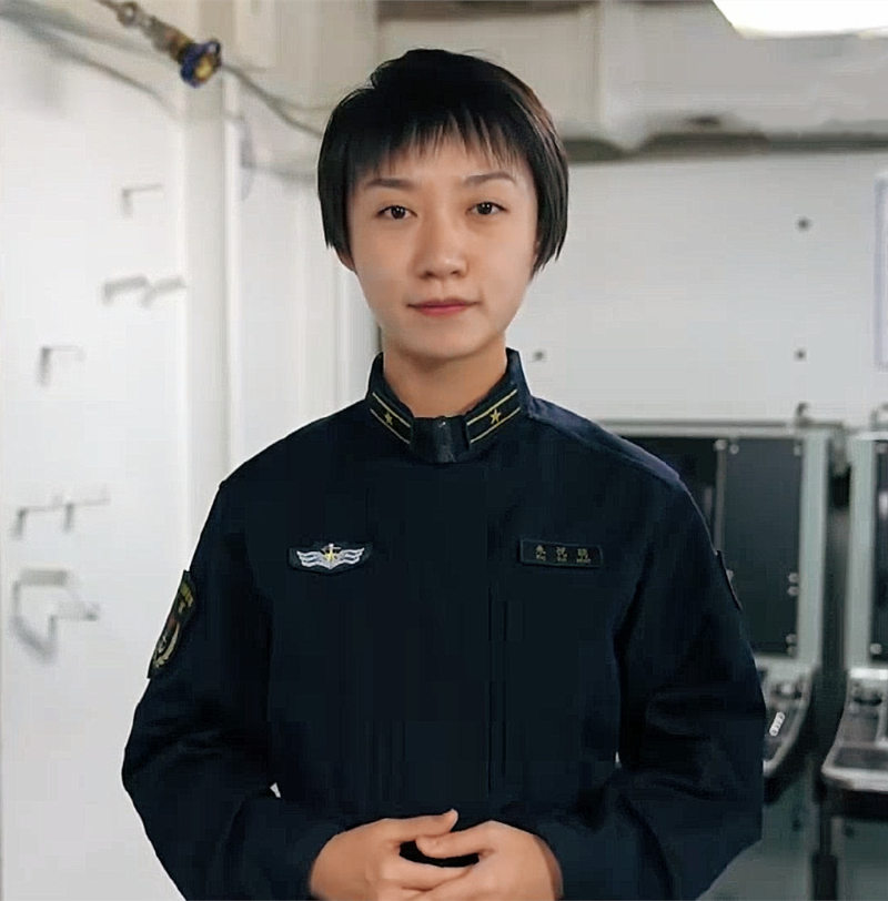 朱悅萌曾以流利的英語喊話外軍艦機(jī)。
