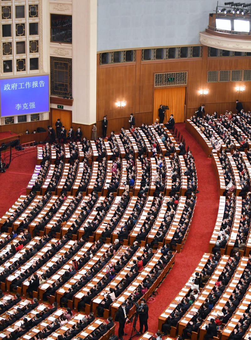 政府工作報告匯報政府取得的成績和基本經(jīng)濟(jì)指標(biāo)完成情況。