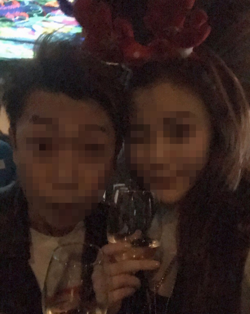 此女子與早前被捕的游艇代理男子早已認(rèn)識(shí)，更一同出席與關(guān)楚耀的聚會(huì)。