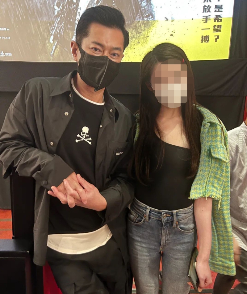 觀察其IG可見她與許多明星關(guān)系要好，不時(shí)一同聚會(huì)，更會(huì)出席一些與娛樂圈相關(guān)的活動(dòng)。