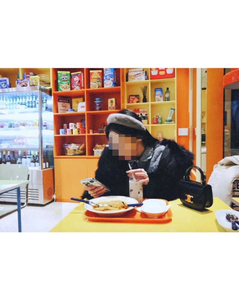 潘女胞姊透露自己身在首爾，相信是跟胞妹一同外游。