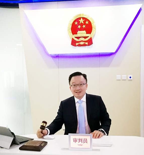 他指「兩高」在多方面取得了重大成果，阻止「大數(shù)據(jù)殺熟」，確保網(wǎng)絡(luò)空間不會(huì)淪為法外之地。 陳曉峰提供