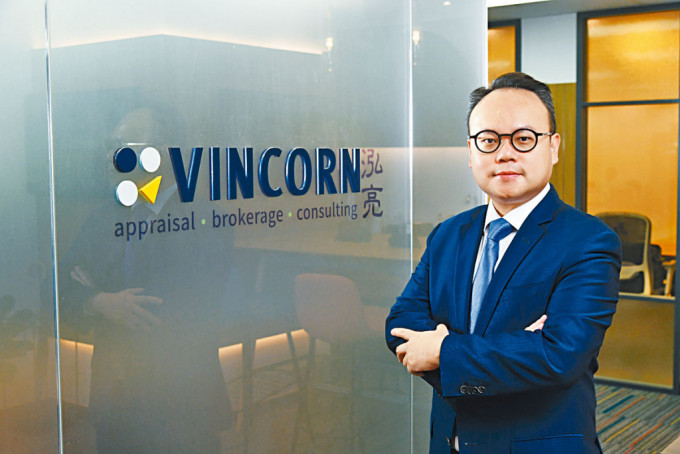 泓亮咨詢及評(píng)估董事總經(jīng)理張翹楚表示，樓市交投回升屬正面信號(hào)，反映市場(chǎng)信心逐步回復(fù)。