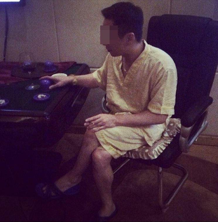 潘鑾彬多次持槍犯案，包括轟動一時的1993年太平館劫案及2002年「左軚車大王」林益明綁票勒索案。