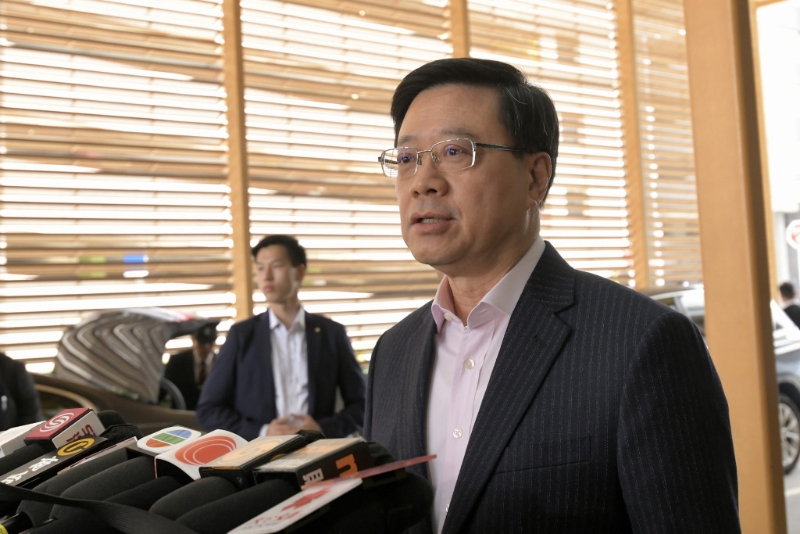 李家超出發(fā)前往北京。 梁譽(yù)東攝