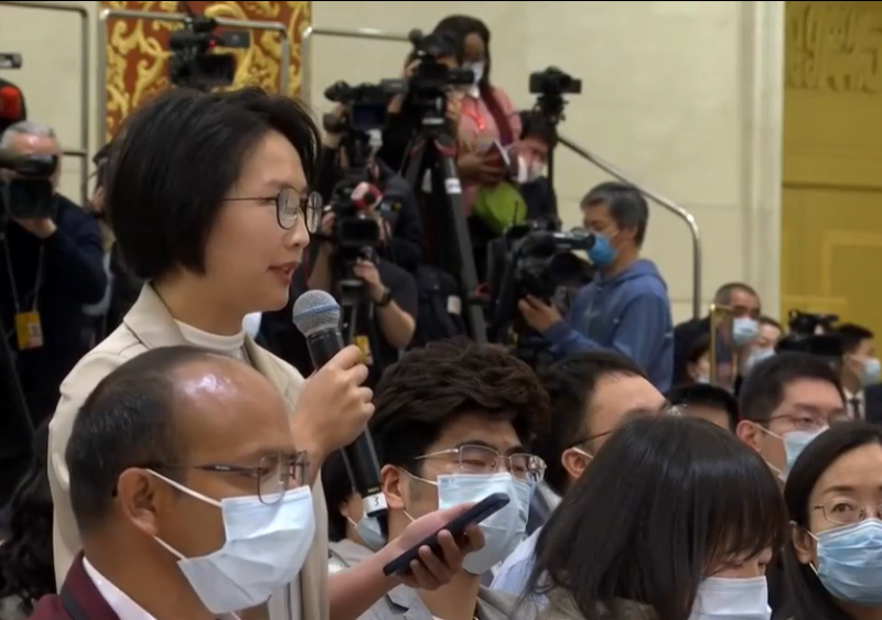 美國消費者新聞與商業(yè)頻道記者提問。