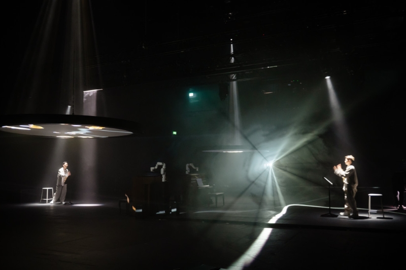 《超真實》由作曲家林豐和媒體藝術(shù)家林欣杰聯(lián)袂創(chuàng)作，顧名思義，以模糊真實和虛擬的「超真實」為命題。