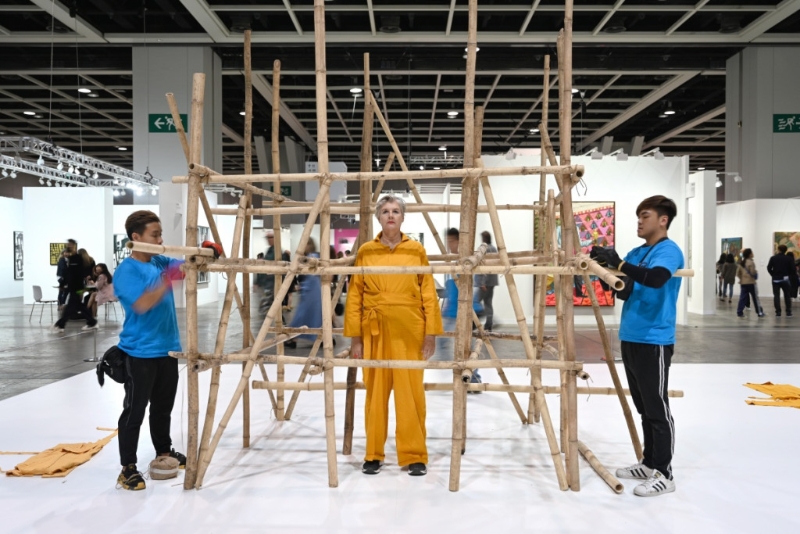 《Art Basel香港2023》Mella Jaarsma在展會期間持續(xù)建造的《The Constructor》（EN8）
