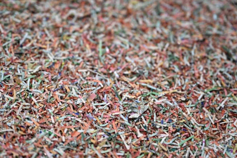 《Art Basel香港2023》Carlos Aires撕碎歐羅紙幣制成的裝置作品《Like Tears In the Rain》（EN10）