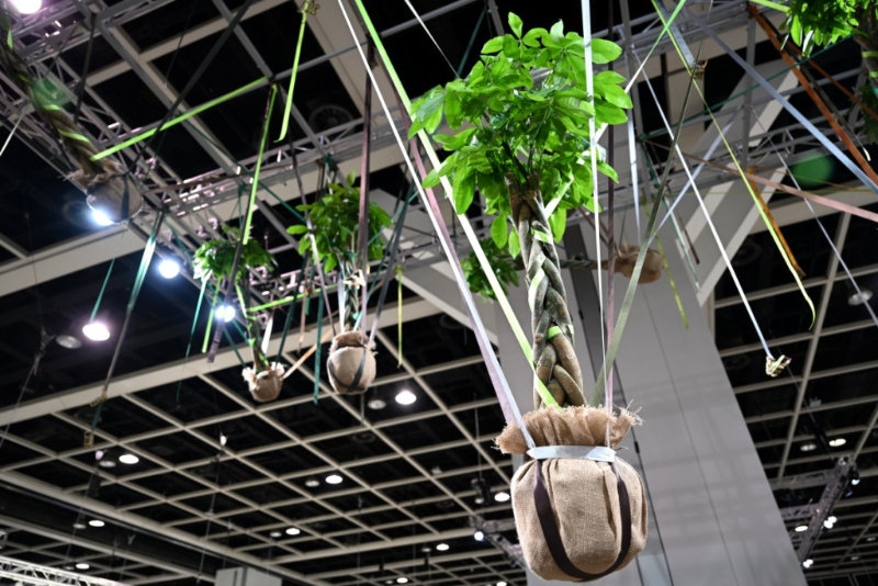 《Art Basel香港2023》楊沛鏗的《屋檐下的擁抱先生》（EN1）