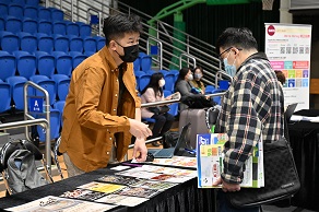 招聘進(jìn)修展匯集多家大型企業(yè)，提供大量熱門兼職及全職的職位空缺。