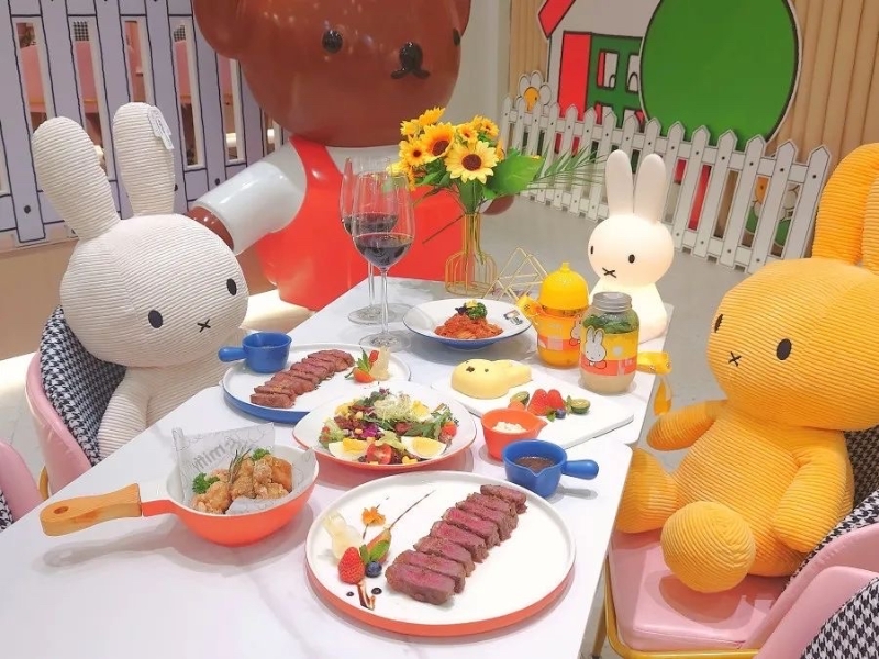 米菲廚房店內(nèi)劃分美食及派對(duì)等不同區(qū)域，配搭Miffy裝飾，可愛(ài)萌爆。