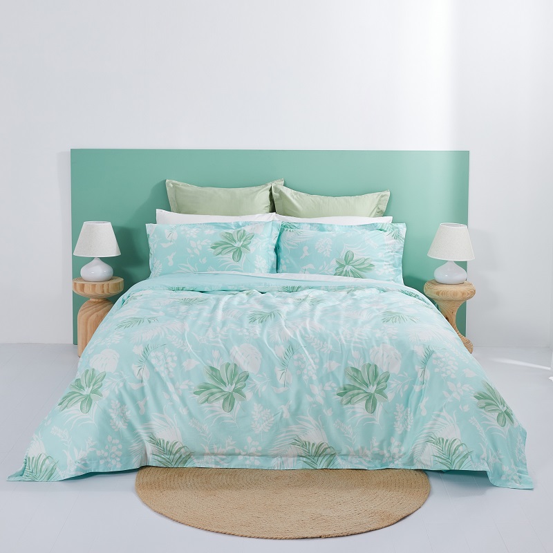 產(chǎn)品還包括有牀上用品如被套及牀單等。