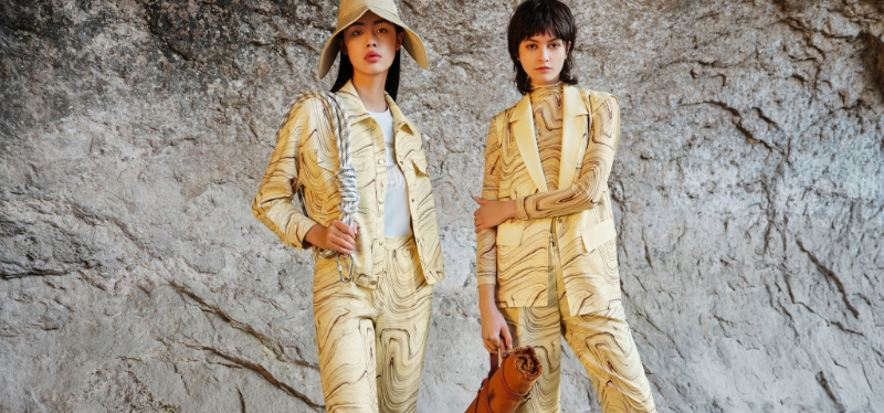 XII Basket 12籃於2014年在深圳創(chuàng)立，主打貴族的運(yùn)動(dòng)服飾，設(shè)計(jì)靈感源自哥爾夫球、馬術(shù)、航海及網(wǎng)球等運(yùn)動(dòng)。