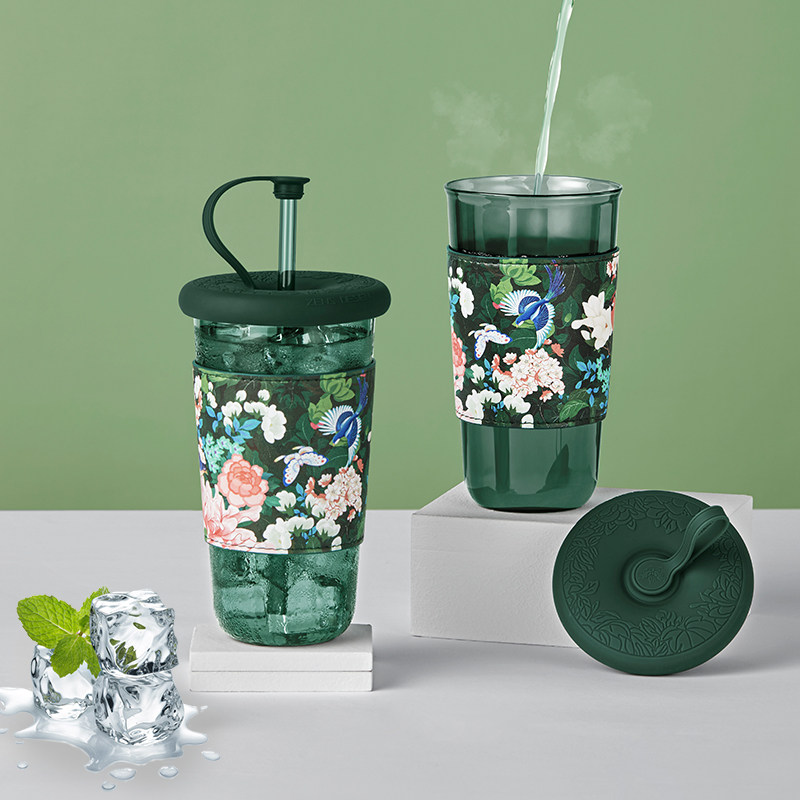御花園圖案吸管杯。