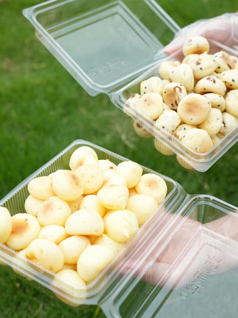 鮑師傅出品還有黑芝麻提子麻薯（圖右）及麻薯。（圖片來自鮑師傅微博）